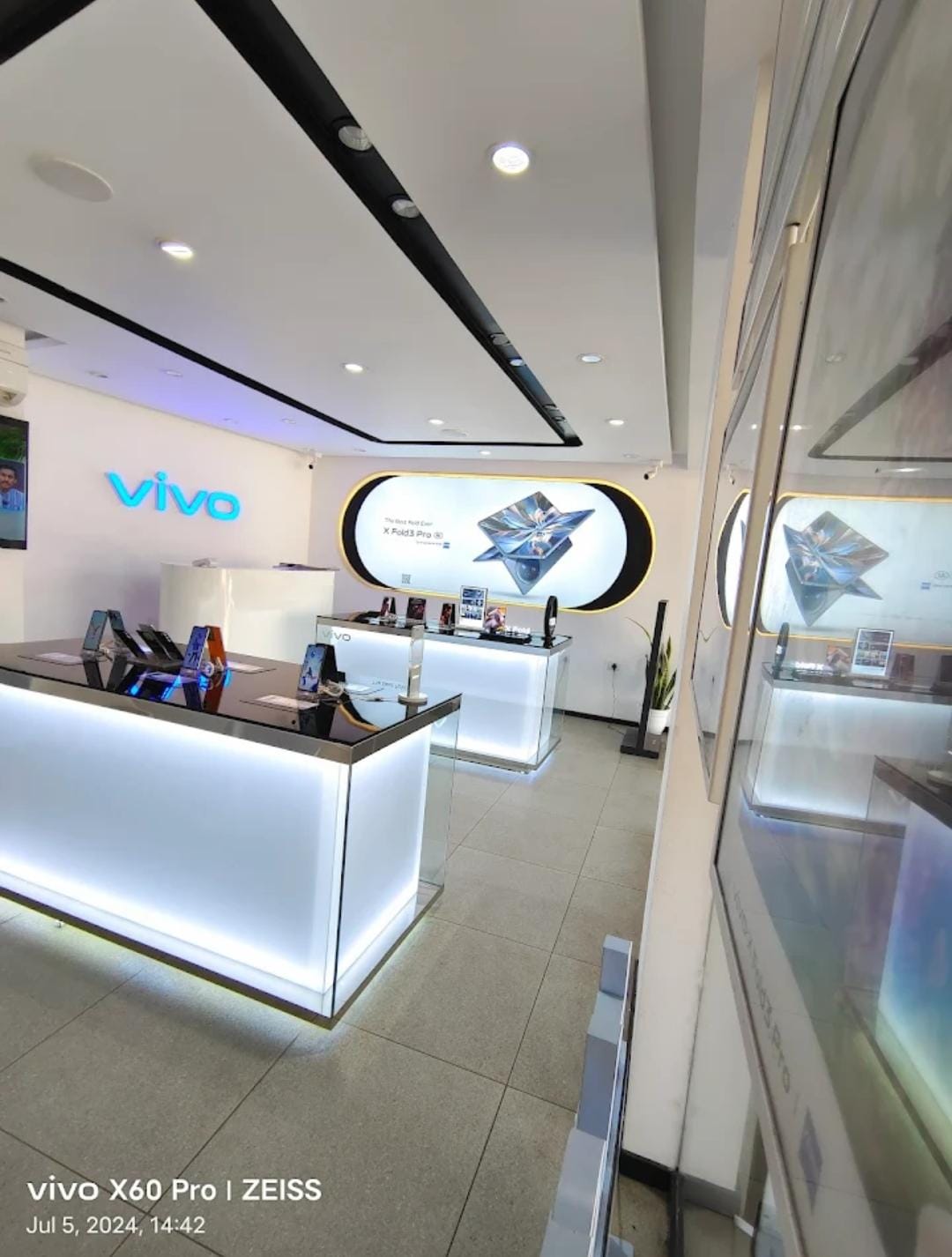 Modern Vivo store interior